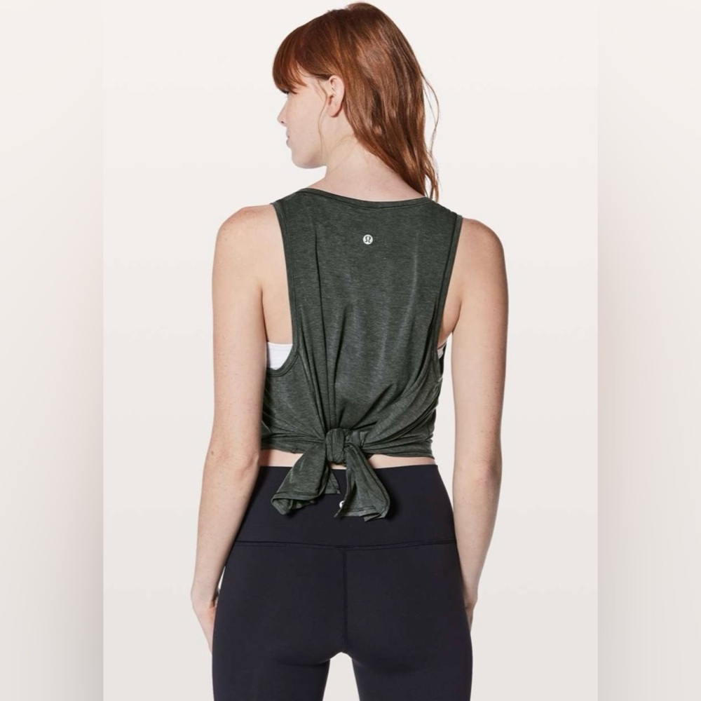 lululemon Watch Me Flip Tank - Heather Charcoal Gray + Size 6/Small/Medium